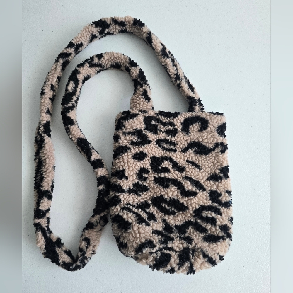 Aerie Leopard Print Fuzzy Shoulder Bag *
